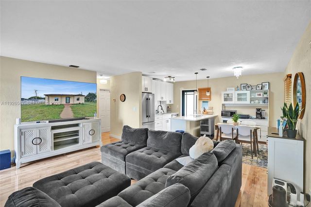 1300 NW 87th St, Miami, FL 33147