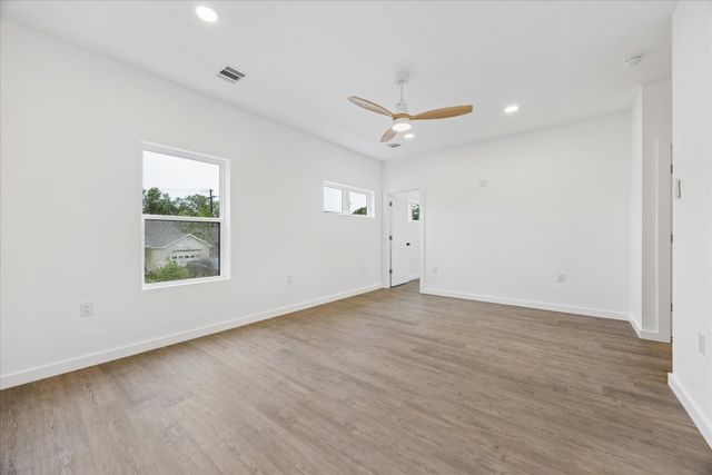 26 Wood Glen DR, Wimberley, TX 78676