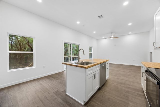 26 Wood Glen DR, Wimberley, TX 78676