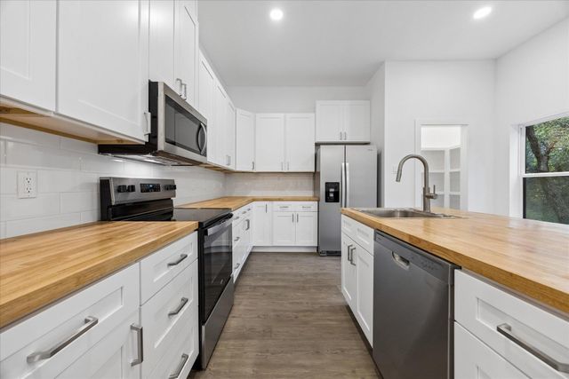 26 Wood Glen DR, Wimberley, TX 78676