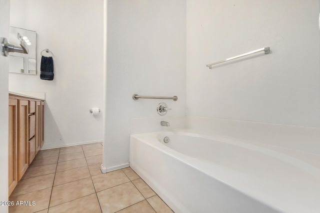 2565 E SOUTHERN Avenue 24, Mesa, AZ 85204