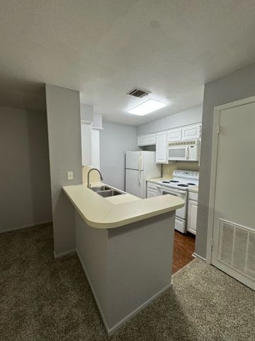 1305 W VILLA MARIA Road W C-107, Bryan, TX 77801