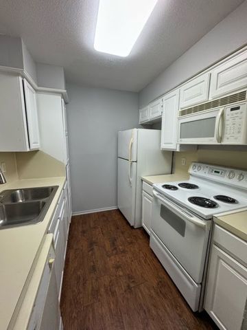 1305 W VILLA MARIA Road W C-107, Bryan, TX 77801