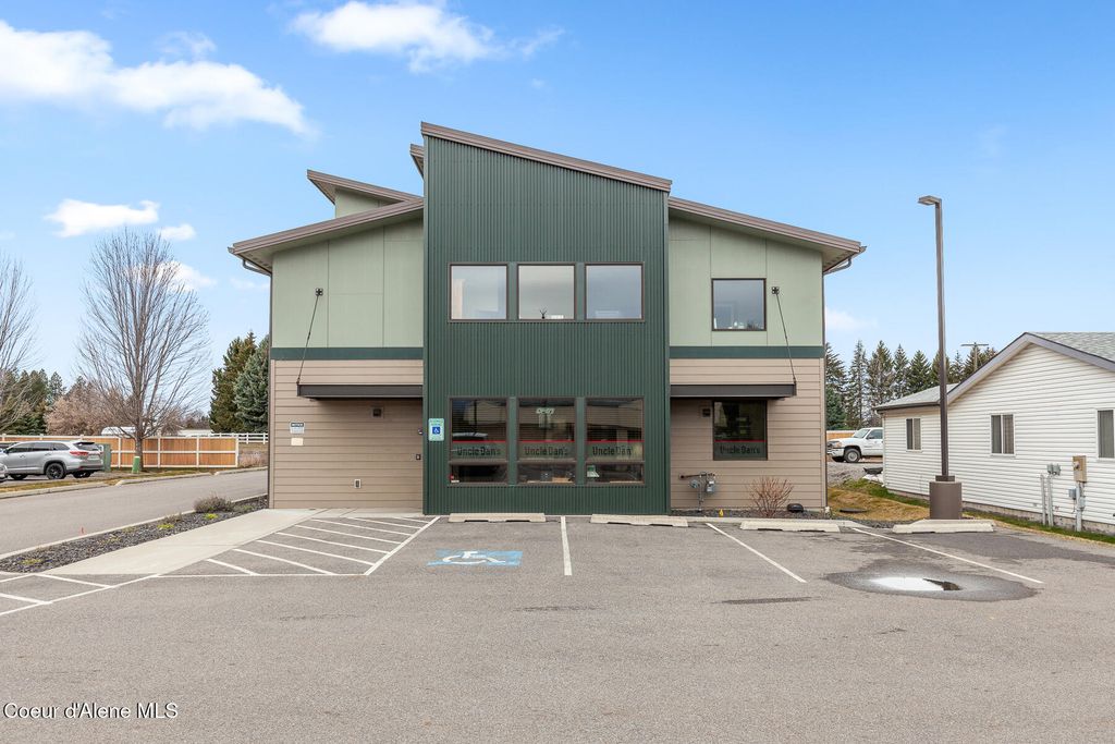 9151 N Hess St, Hayden, ID 83835