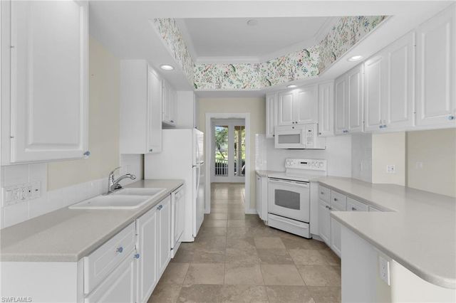 7025 Leopardi CT, Naples, FL 34114