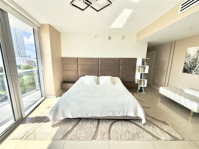 488 NE 18th Street 800, Miami, FL 33132