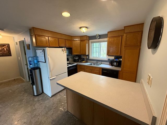 18 A St, Wrentham, MA 02093