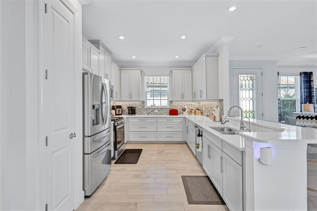 Image 18 of property listing at 4727 MOTTA COURT, Bradenton, FL 34211