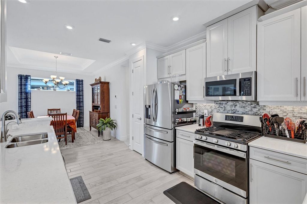 Image 20 of property listing at 4727 MOTTA COURT, Bradenton, FL 34211