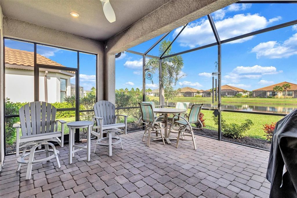 Image 6 of property listing at 4727 MOTTA COURT, Bradenton, FL 34211