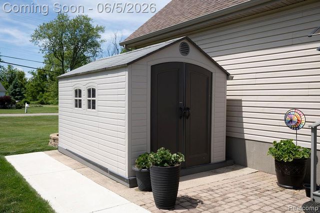 6321 Avenue B, La Salle Township, MI 48145