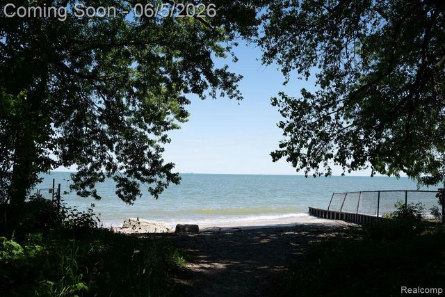 6321 Avenue B, La Salle Township, MI 48145
