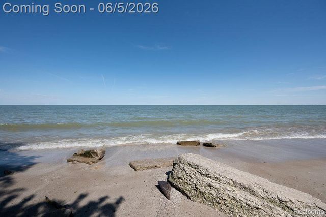 6321 Avenue B, La Salle Township, MI 48145
