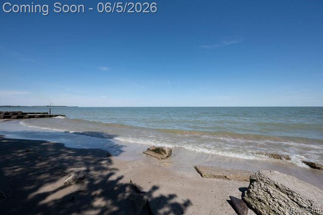 6321 Avenue B, La Salle Township, MI 48145