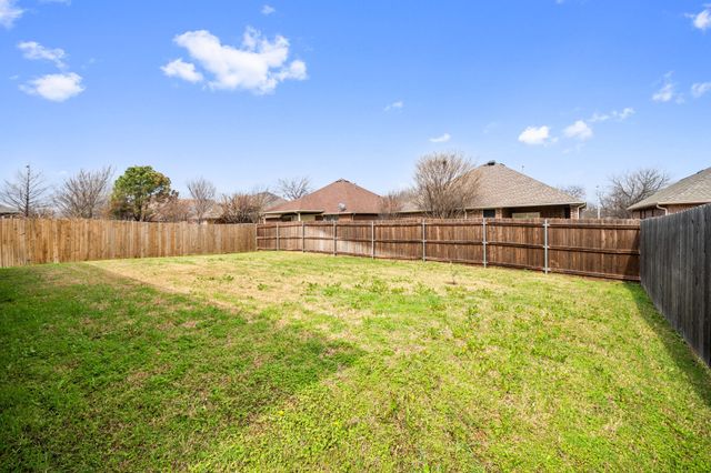 705 Crownpoint Lane, Arlington, TX 76002