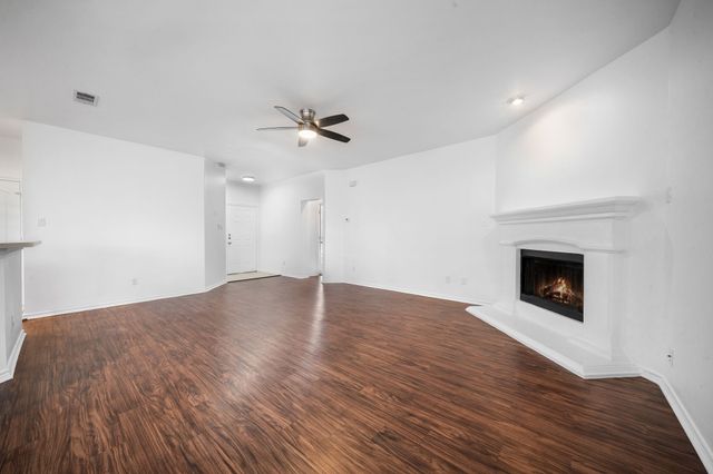 705 Crownpoint Lane, Arlington, TX 76002