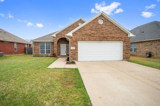 705 Crownpoint Lane, Arlington, TX 76002