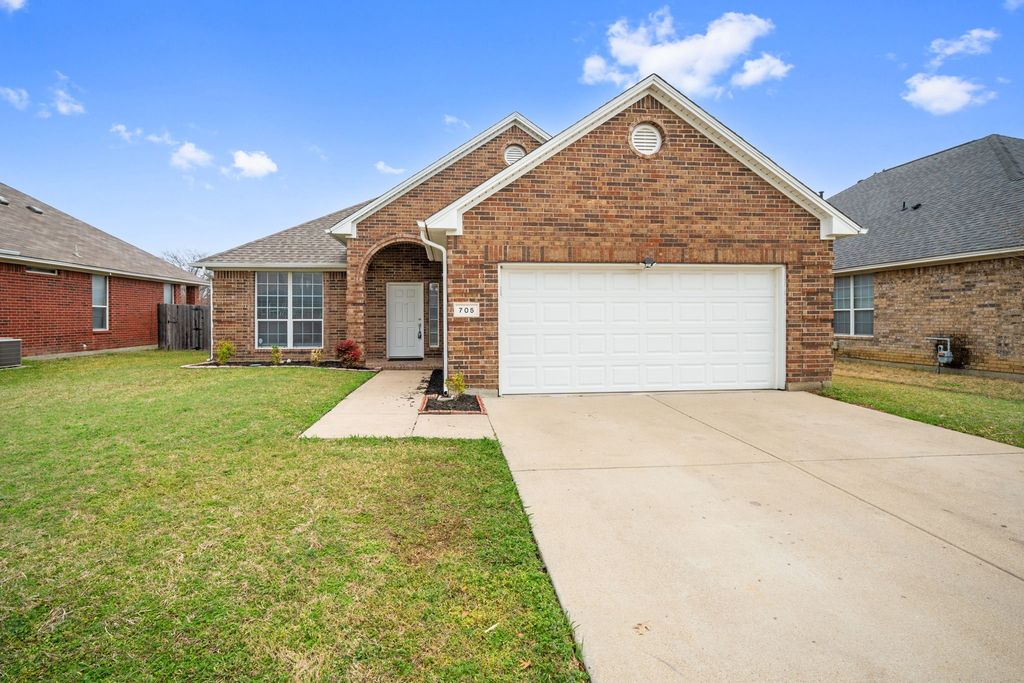 705 Crownpoint Lane, Arlington, TX 76002