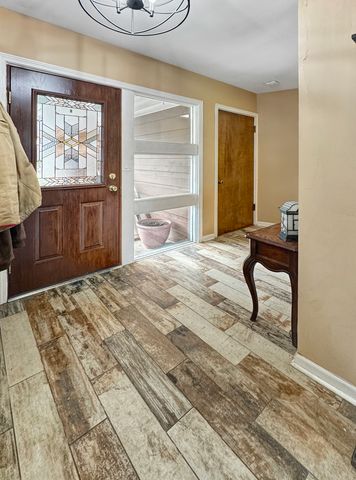 435 Forest Trail, Oak Brook, IL 60523
