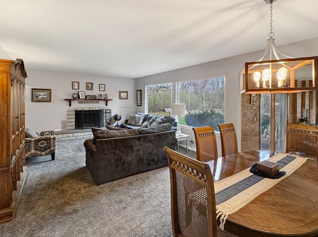 435 Forest Trail, Oak Brook, IL 60523