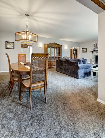 435 Forest Trail, Oak Brook, IL 60523