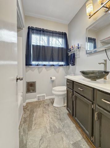 435 Forest Trail, Oak Brook, IL 60523