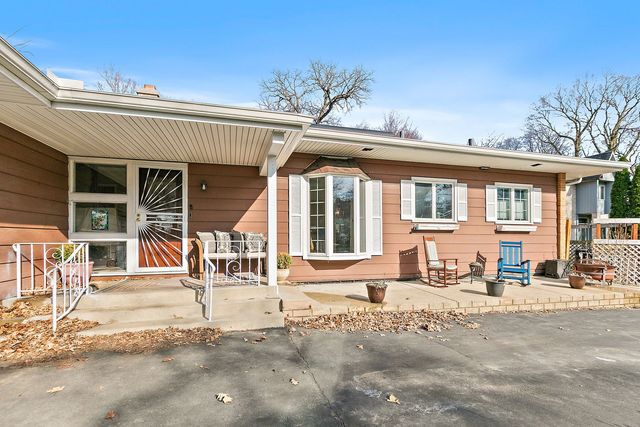 435 Forest Trail, Oak Brook, IL 60523
