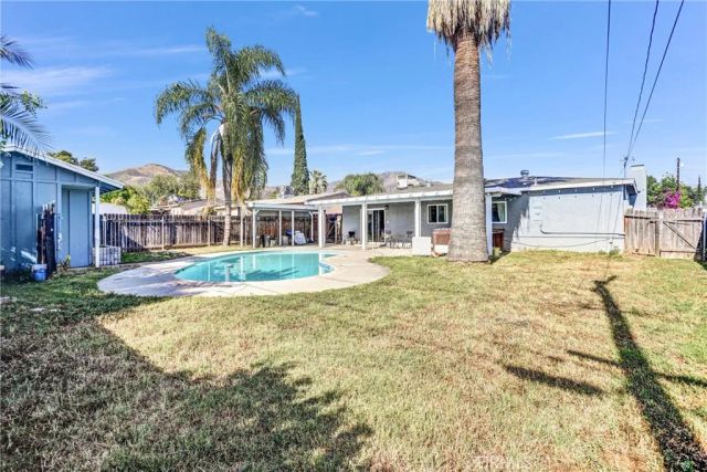 7140 Colwyn, Highland, CA 92346