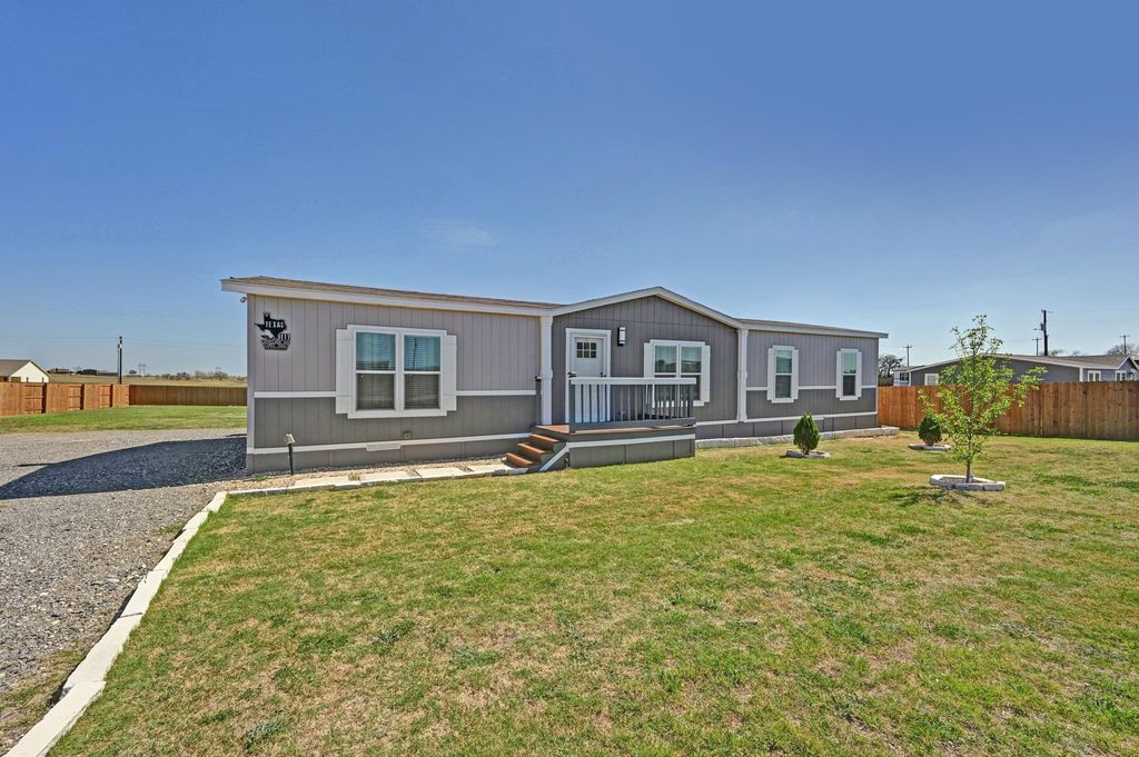 117 Castellana WAY, Elgin, TX 78621