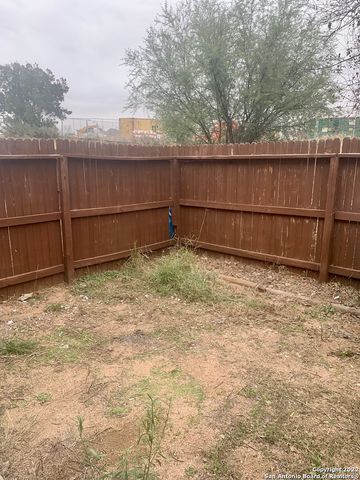 10706 Mathom Lndg Apt 3, Universal City, TX 78148