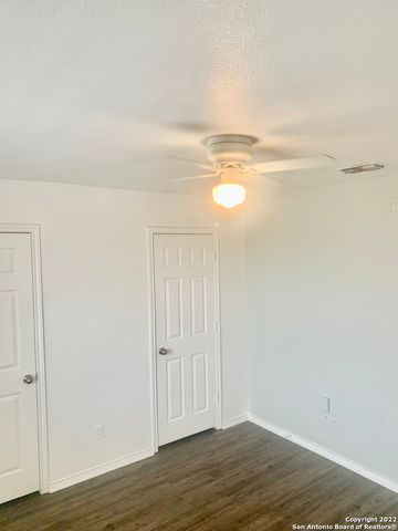 10706 Mathom Lndg Apt 3, Universal City, TX 78148