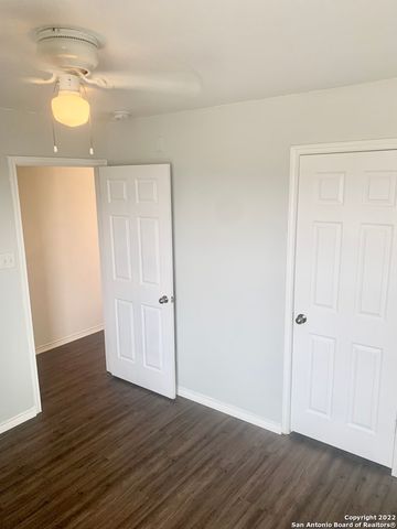 10706 Mathom Lndg Apt 3, Universal City, TX 78148