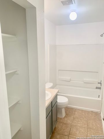 10706 Mathom Lndg Apt 3, Universal City, TX 78148
