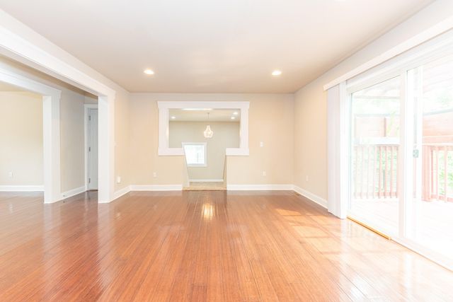 2 Maple Village Court, Ann Arbor, MI 48103