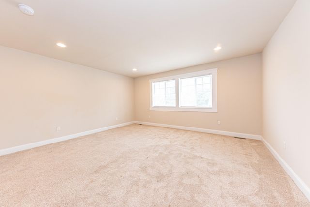 2 Maple Village Court, Ann Arbor, MI 48103
