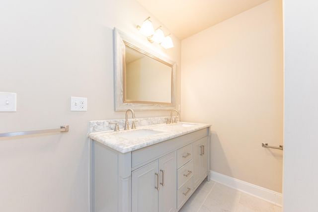 2 Maple Village Court, Ann Arbor, MI 48103