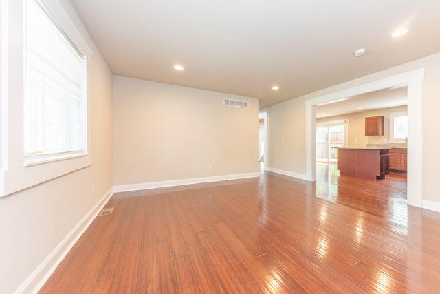 2 Maple Village Court, Ann Arbor, MI 48103