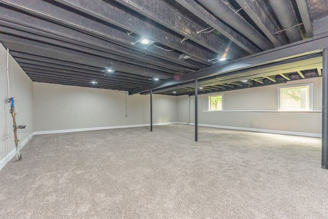 2 Maple Village Court, Ann Arbor, MI 48103