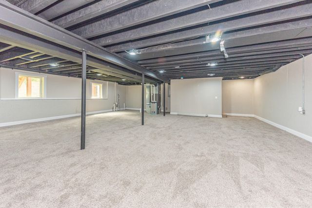 2 Maple Village Court, Ann Arbor, MI 48103