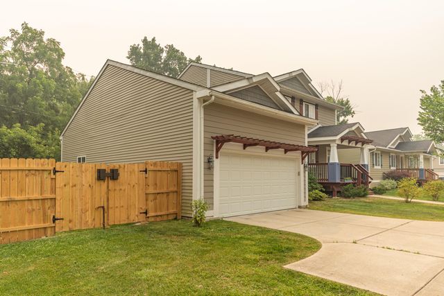 2 Maple Village Court, Ann Arbor, MI 48103