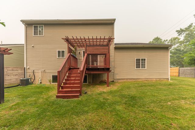 2 Maple Village Court, Ann Arbor, MI 48103
