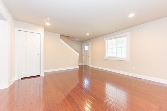 2 Maple Village Court, Ann Arbor, MI 48103