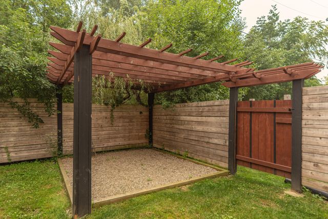2 Maple Village Court, Ann Arbor, MI 48103