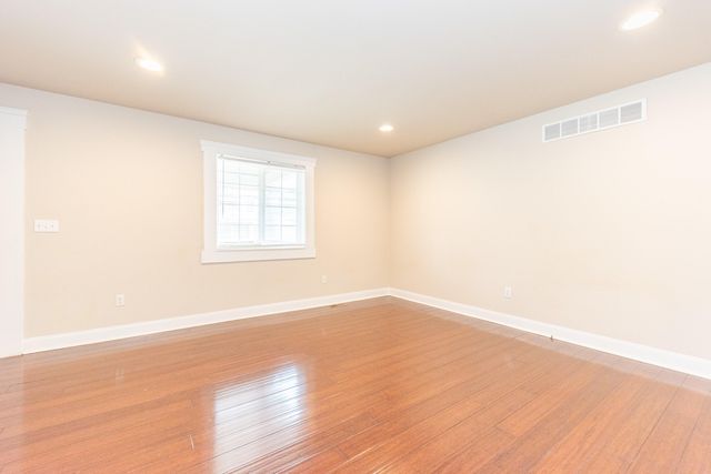 2 Maple Village Court, Ann Arbor, MI 48103