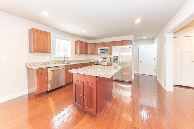 2 Maple Village Court, Ann Arbor, MI 48103