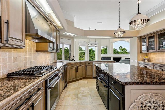 2 Colley Cv Dr, Gulf Breeze, FL 32561