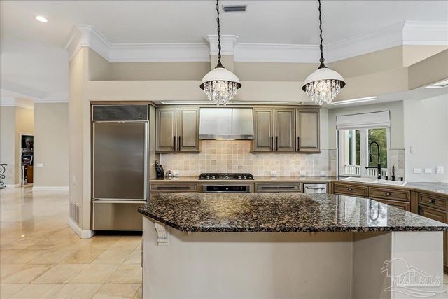 2 Colley Cv Dr, Gulf Breeze, FL 32561