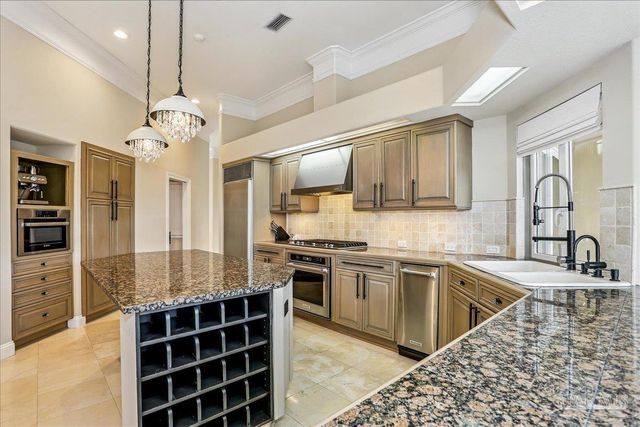 2 Colley Cv Dr, Gulf Breeze, FL 32561