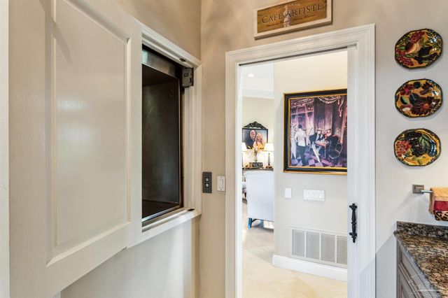 2 Colley Cv Dr, Gulf Breeze, FL 32561