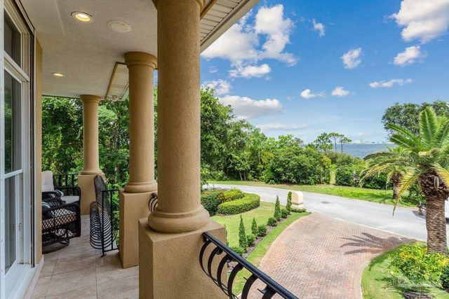 2 Colley Cv Dr, Gulf Breeze, FL 32561